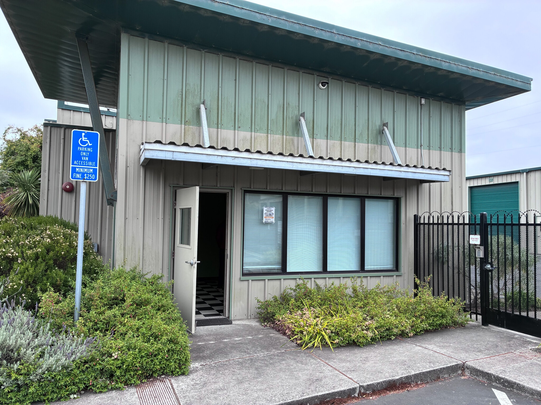 1225 Shaffer Rd, Santa Cruz, CA à louer Photo intérieure– Image 1 sur 5
