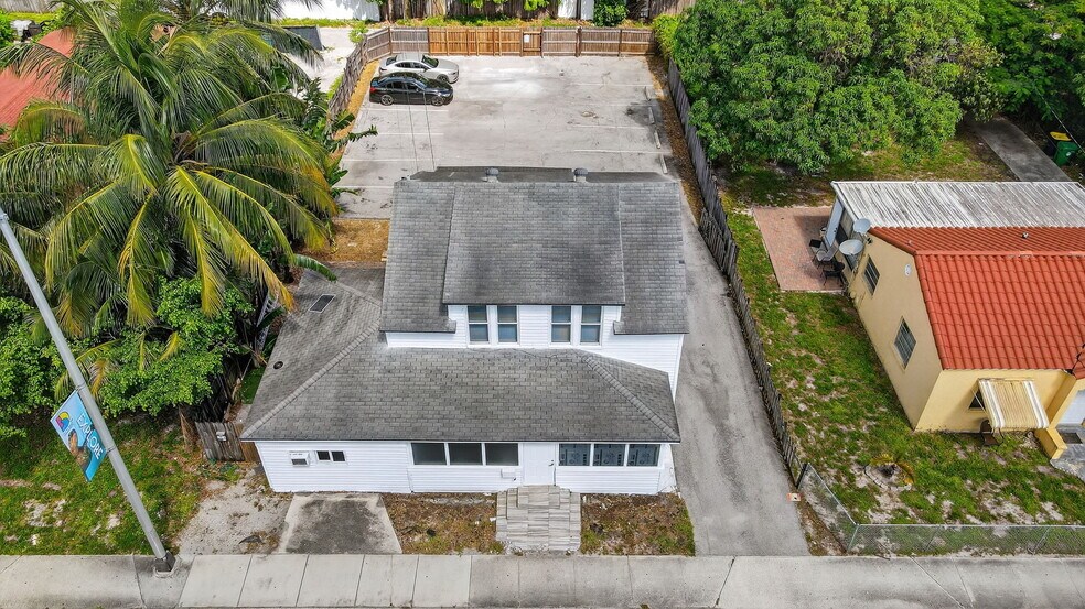 220 SW 16th St, Dania Beach, FL à louer - Photo de l’immeuble – Image 2 sur 21