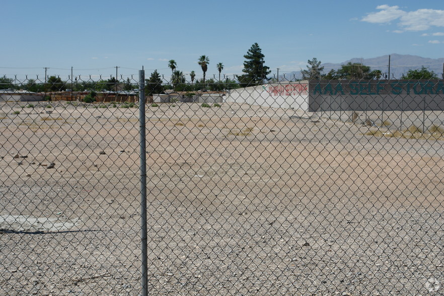 2595 N Las Vegas Blvd, North Las Vegas, NV à vendre - Photo de l’immeuble – Image 2 sur 7