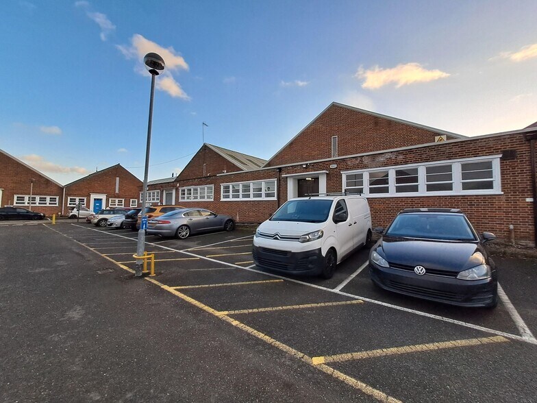 Tewin Rd, Welwyn Garden City à louer - Photo de l’immeuble – Image 1 sur 2