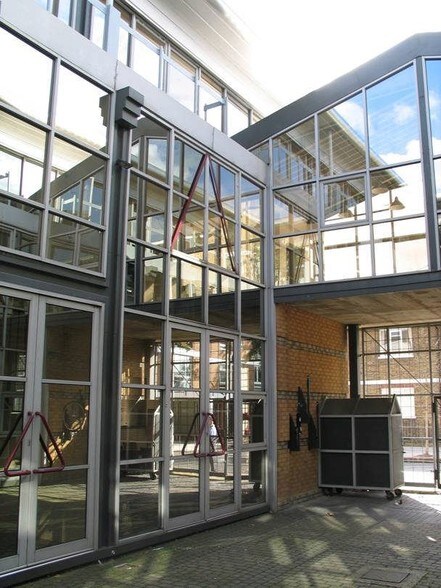 225-227 Walmer Rd, Londres à vendre - Photo de l’immeuble – Image 3 sur 14