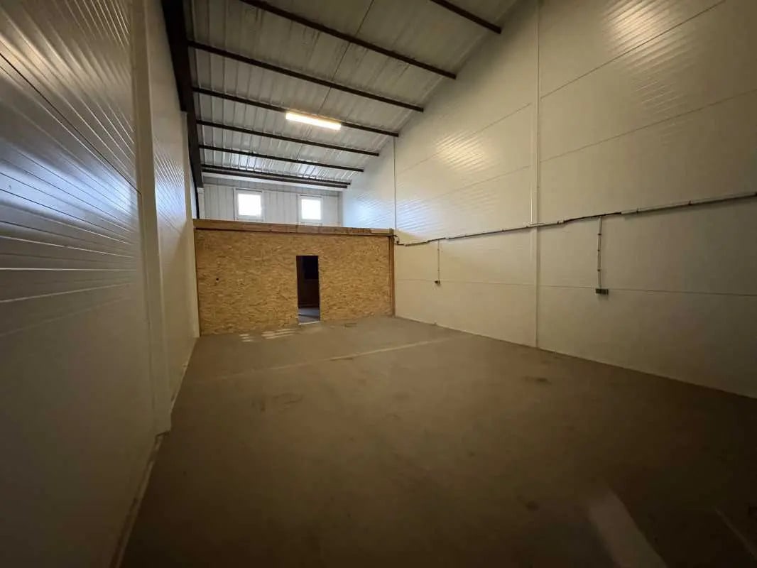 Local d’activités dans Breuil-le-Sec à louer Photo de l’immeuble– Image 1 sur 6