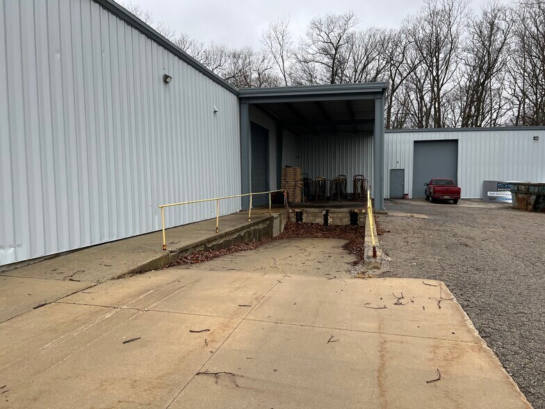 780 McMillan Ave, Owosso, MI à louer - Photo de l’immeuble – Image 2 sur 13