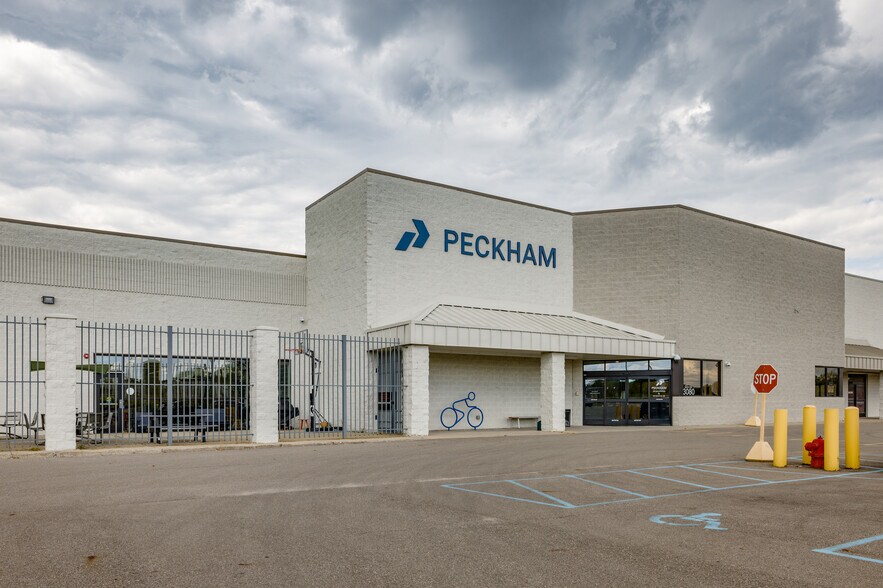 3030-3136 S Linden Rd, Flint, MI à louer - Photo de l’immeuble – Image 1 sur 3