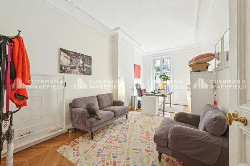5 Rue Frédéric Bastiat, Paris à louer - Photo de l’immeuble – Image 3 sur 11