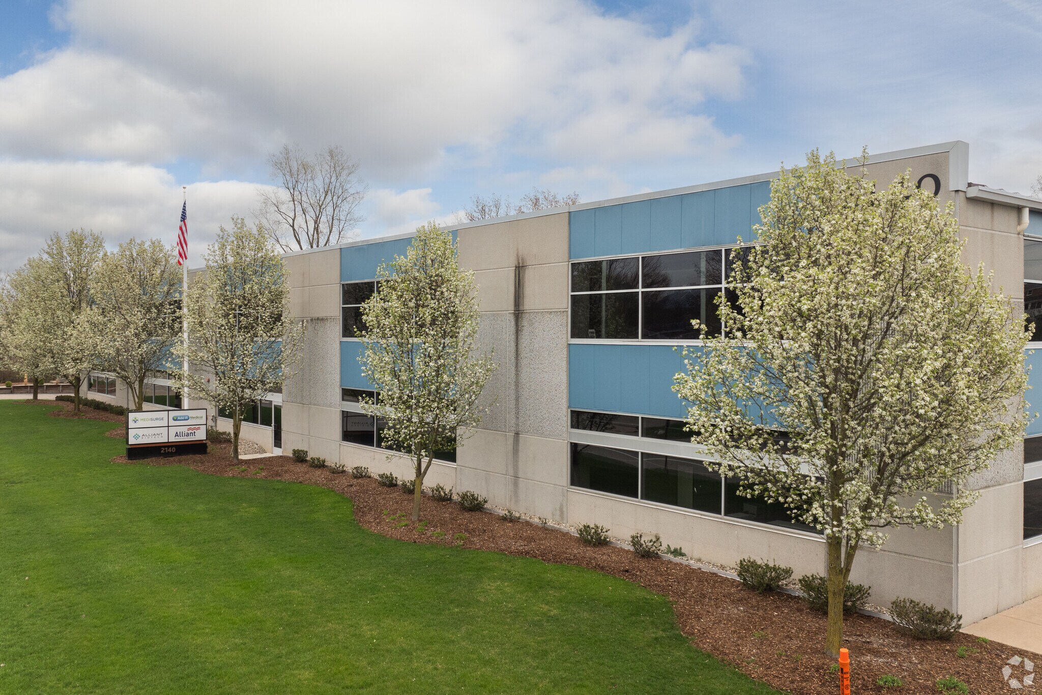 2140 Oak Industrial Dr NE, Grand Rapids, MI à louer Photo principale– Image 1 sur 18
