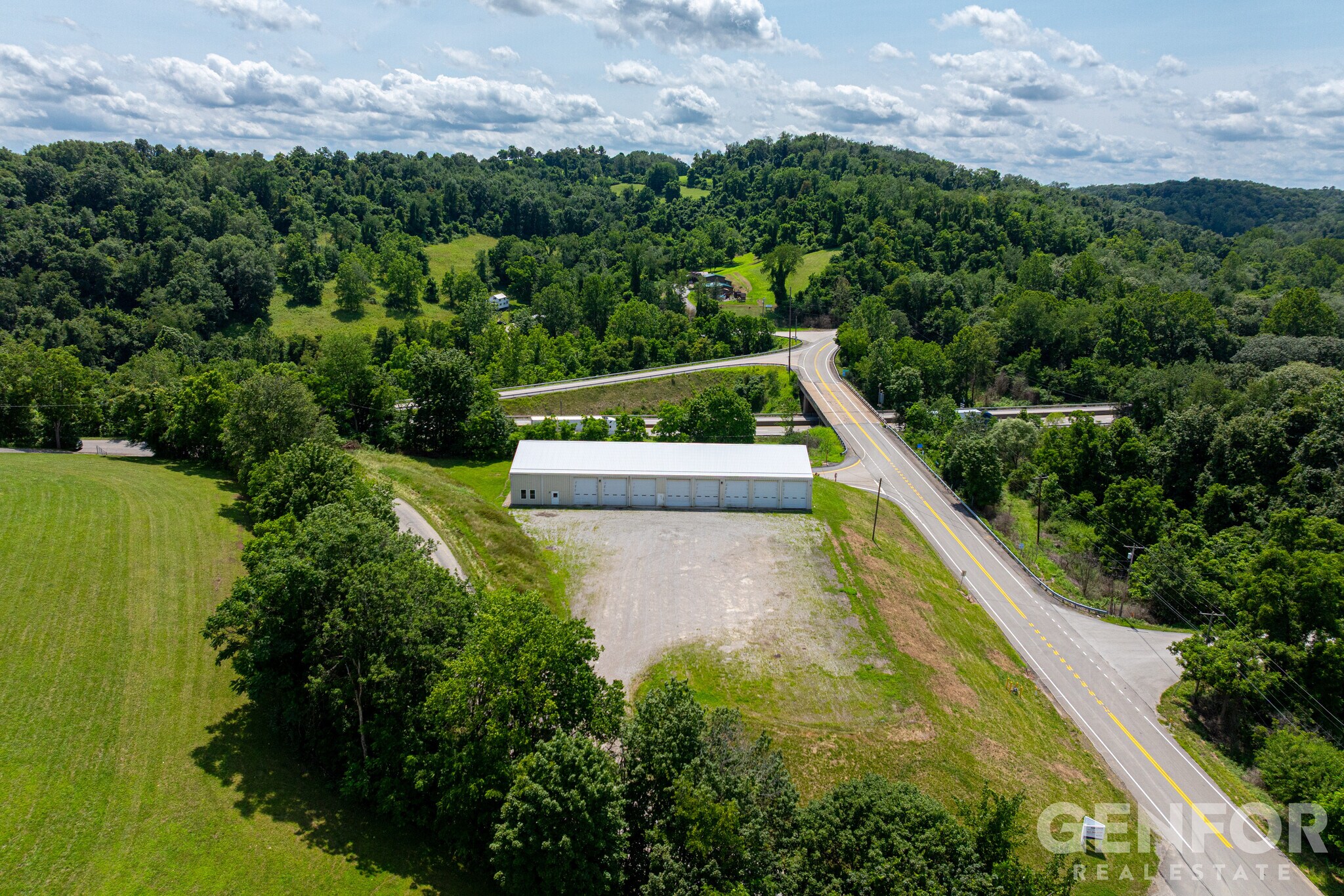 118 Twin Bridges Rd, Charleroi, PA à louer Aérien– Image 1 sur 6