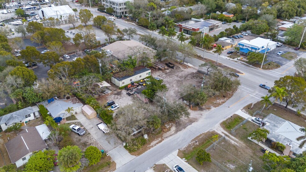 2705 Barrett ave, Naples, FL à vendre - Photo de l’immeuble – Image 2 sur 24