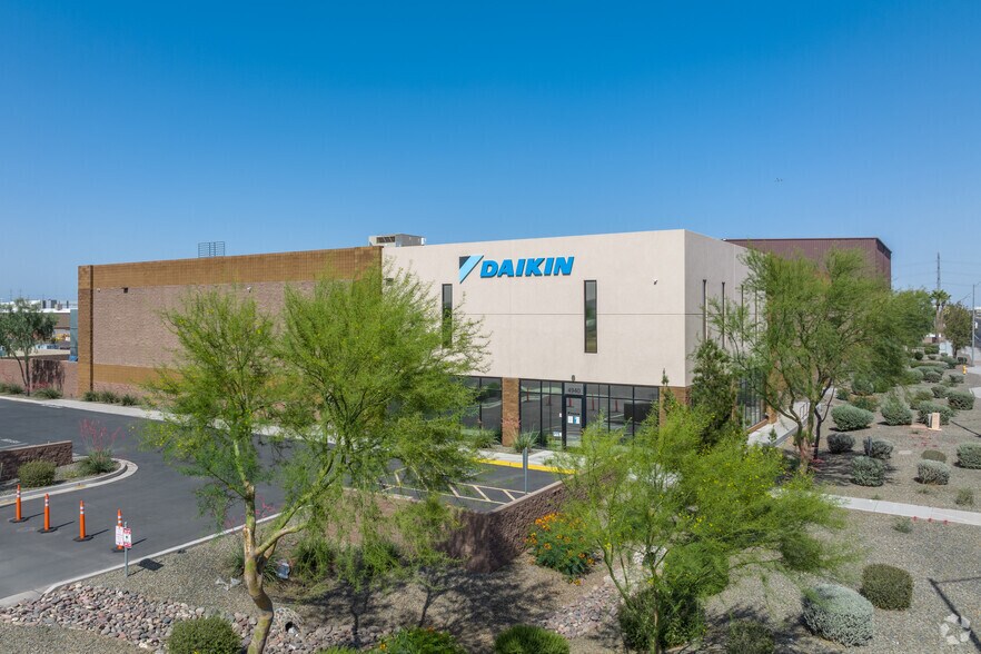 4940 W Lower Buckeye Rd, Phoenix, AZ à louer - Photo de l’immeuble – Image 1 sur 7