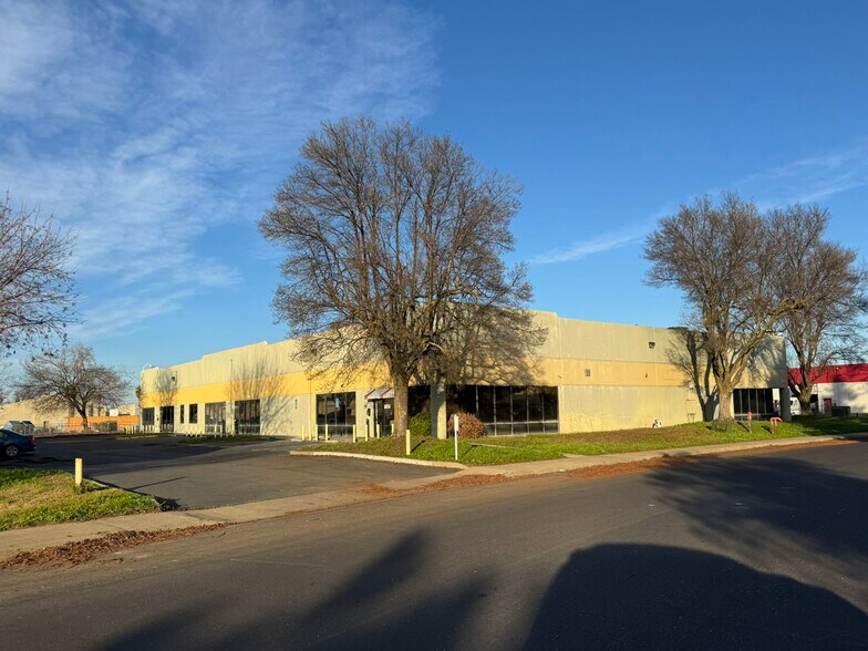8521 Younger Creek Dr, Sacramento, CA à vendre - Photo principale – Image 1 sur 5