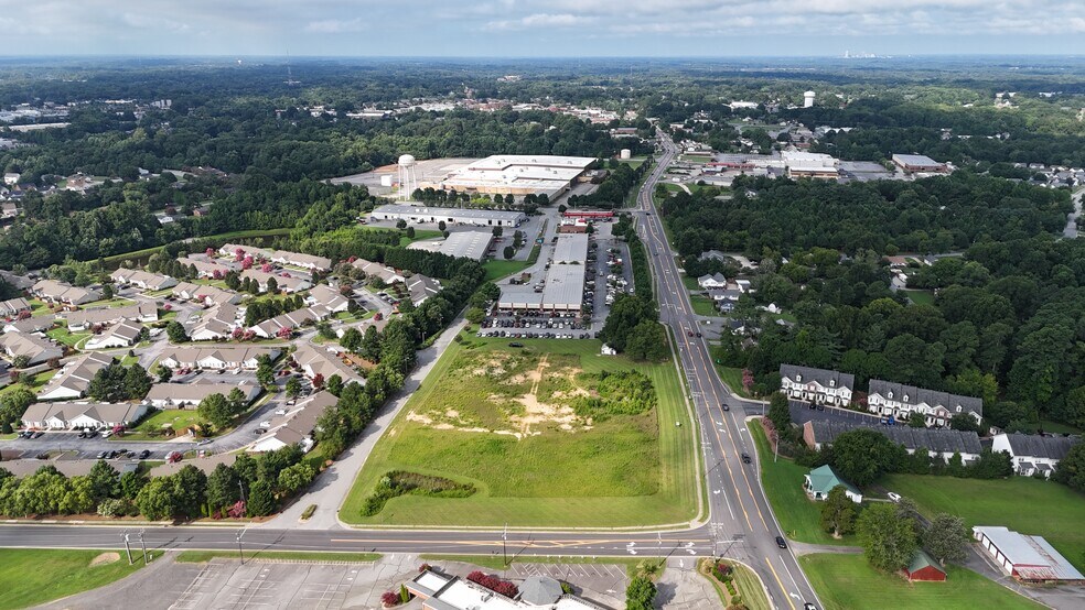 800 N Main St, Kernersville, NC à vendre - Photo de l’immeuble – Image 3 sur 5