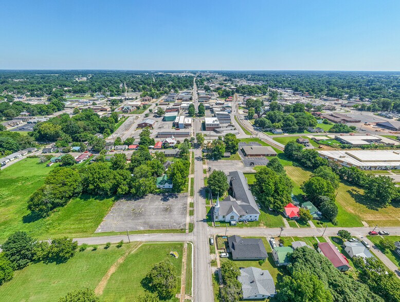 228 S Military Ave, Lawrenceburg, TN à vendre - Photo de l’immeuble – Image 3 sur 109