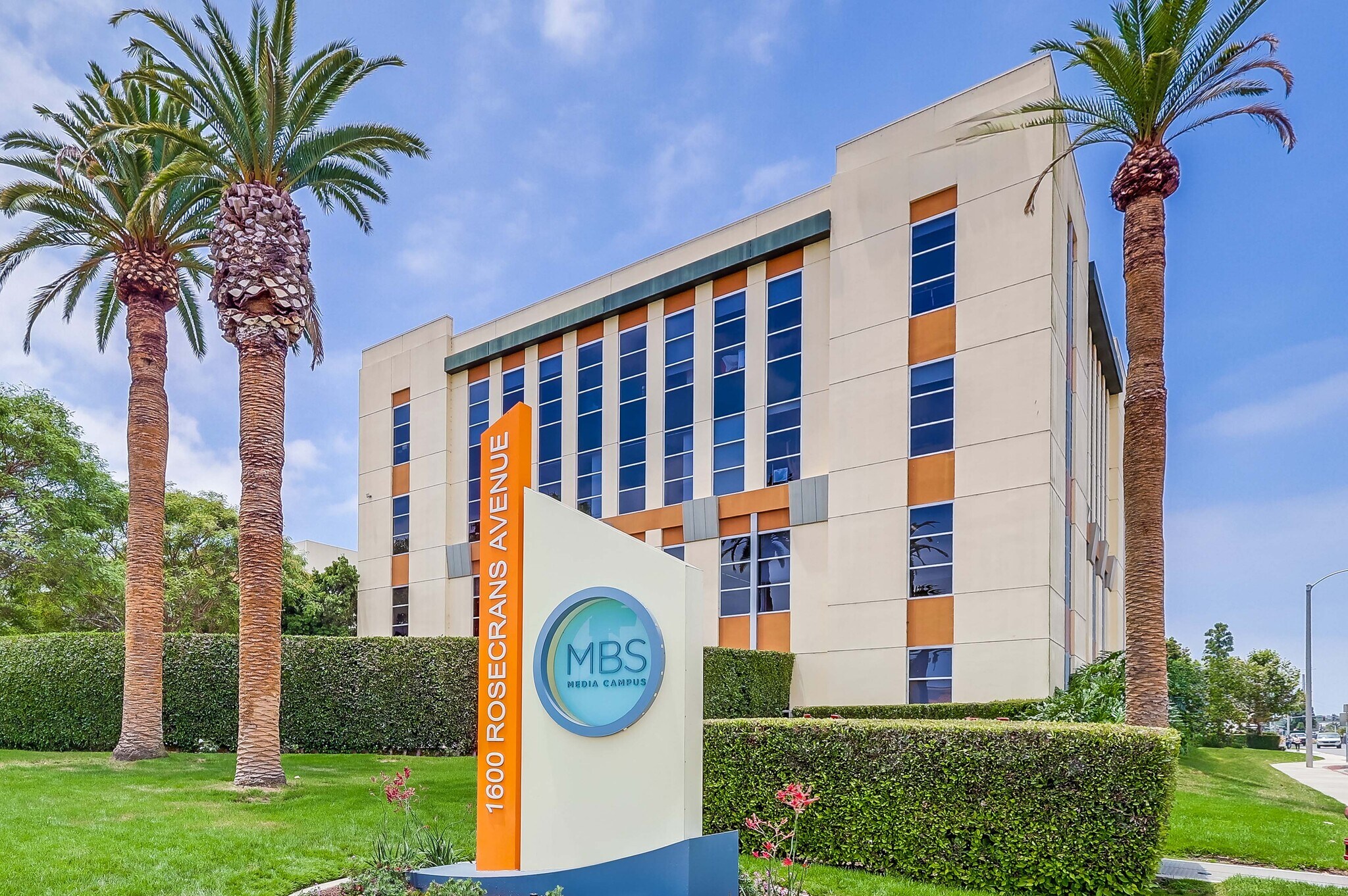 1600 Rosecrans Ave, Manhattan Beach, CA à louer Photo de l’immeuble– Image 1 sur 9