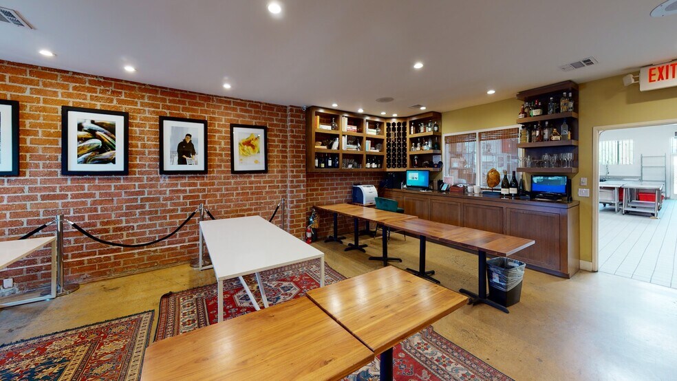 3923 W Jefferson Blvd, Los Angeles, CA à louer - Photo intérieure – Image 2 sur 10