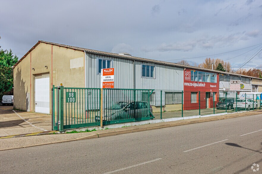 Bureau dans Saint-Genis-Laval à vendre - Photo de l’immeuble – Image 2 sur 2