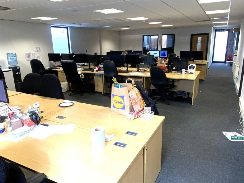 Buckingham Court, Loughton à louer - Photo de l’immeuble – Image 3 sur 5