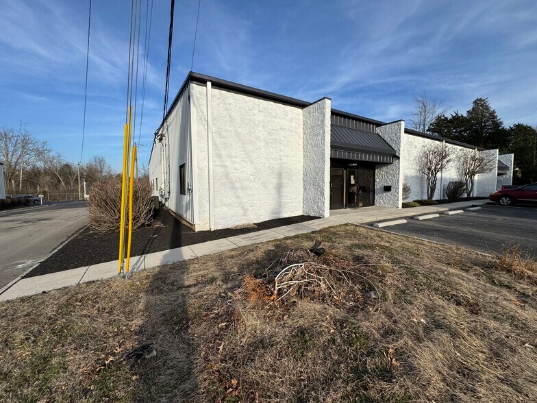 7140 Regal Ln, Knoxville, TN à louer - Photo de l’immeuble – Image 2 sur 11