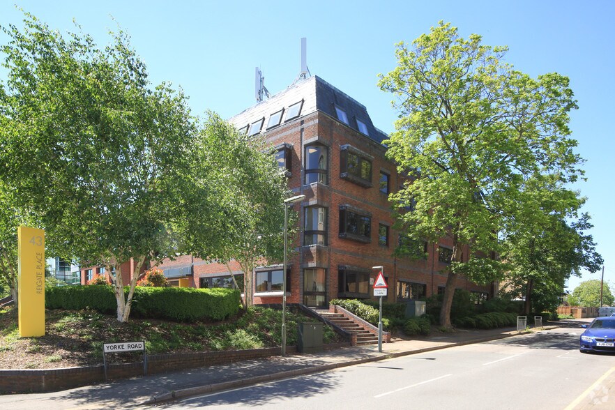43 London Rd, Reigate à louer - Photo de l’immeuble – Image 2 sur 2