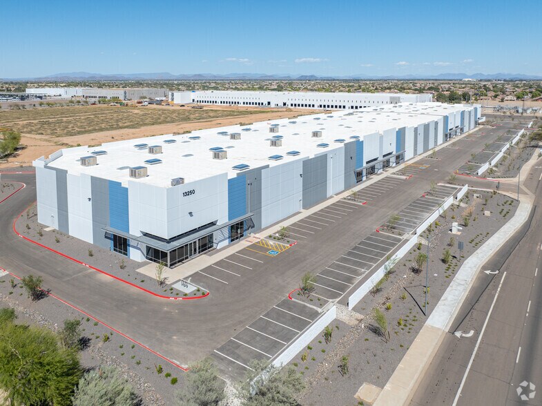 13250 W Cactus Rd, Surprise, AZ à louer - Photo de l’immeuble – Image 3 sur 8