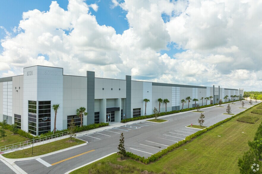 6939 LTC Pky, Port Saint Lucie, FL à louer - Photo principale – Image 1 sur 2