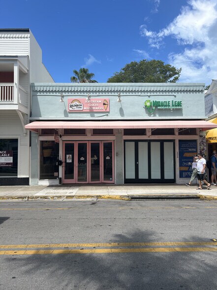 126-128 Duval St, Key West, FL à louer - Photo de l’immeuble – Image 2 sur 3