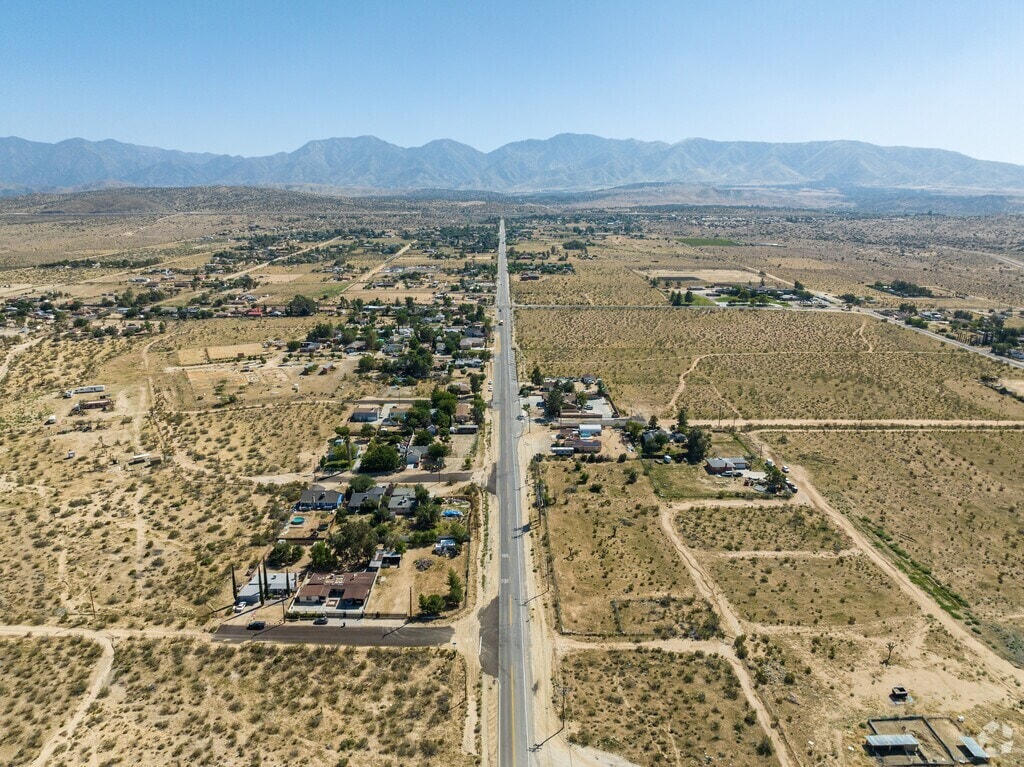 23103 Yucca Circle Rd, Llano, CA à vendre Photo principale– Image 1 sur 4