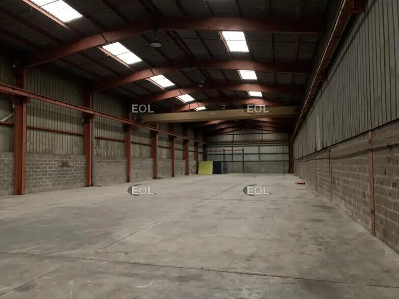 Local d’activités dans SAINT-OUEN-L'AUMONE à louer - Photo de l’immeuble – Image 3 sur 6