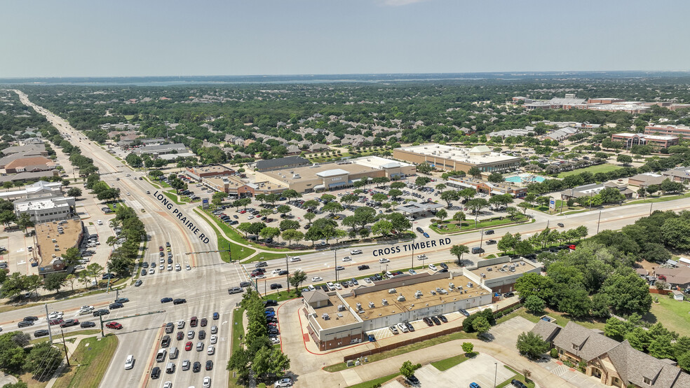 2717 Cross Timbers Rd, Flower Mound, TX à louer - Photo de l’immeuble – Image 3 sur 5