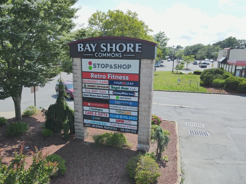 533-605 Montauk Hwy, Bay Shore, NY à louer - Photo de l’immeuble – Image 3 sur 16