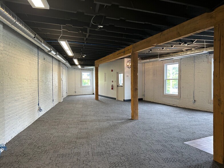 649 Colborne St, London, ON à louer - Photo de l’immeuble – Image 2 sur 7