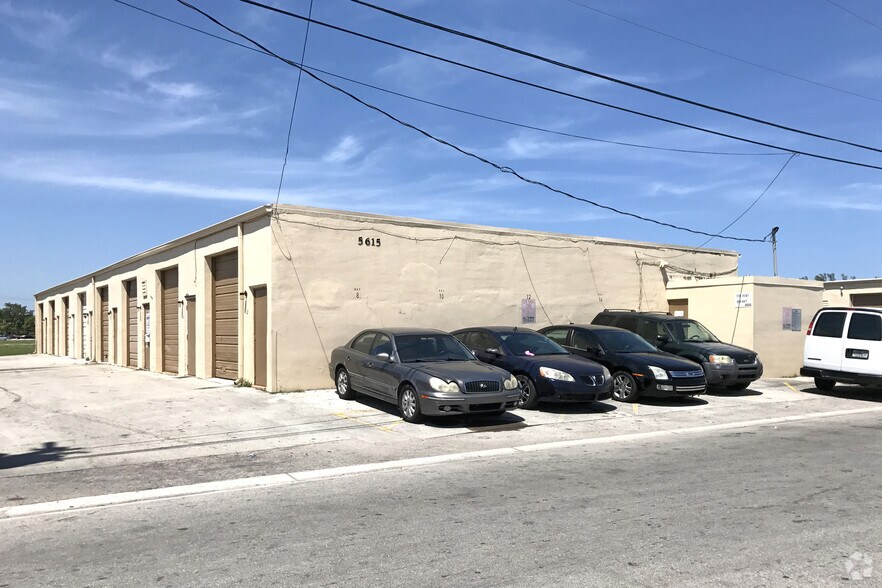 5615 NW 8th St, Margate, FL à vendre - Photo de l’immeuble – Image 2 sur 16