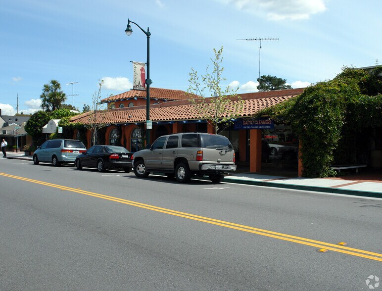 312 N Santa Cruz Ave, Los Gatos, CA à louer - Photo de l’immeuble – Image 1 sur 7