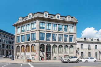 329 Rue de la Commune O, Montréal, QC à louer Photo de l’immeuble– Image 2 sur 6