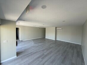 13939 Lakeshore Blvd, Hudson, FL à louer Photo intérieure– Image 2 sur 9