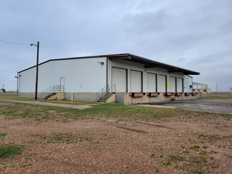 158 Hangar Dr S, Victoria, TX à louer - Photo principale – Image 1 sur 18