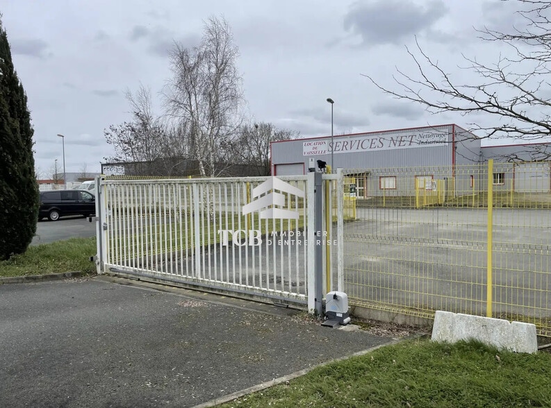 Local d’activités dans Mozé-sur-Louet à louer - Photo de l’immeuble – Image 2 sur 19