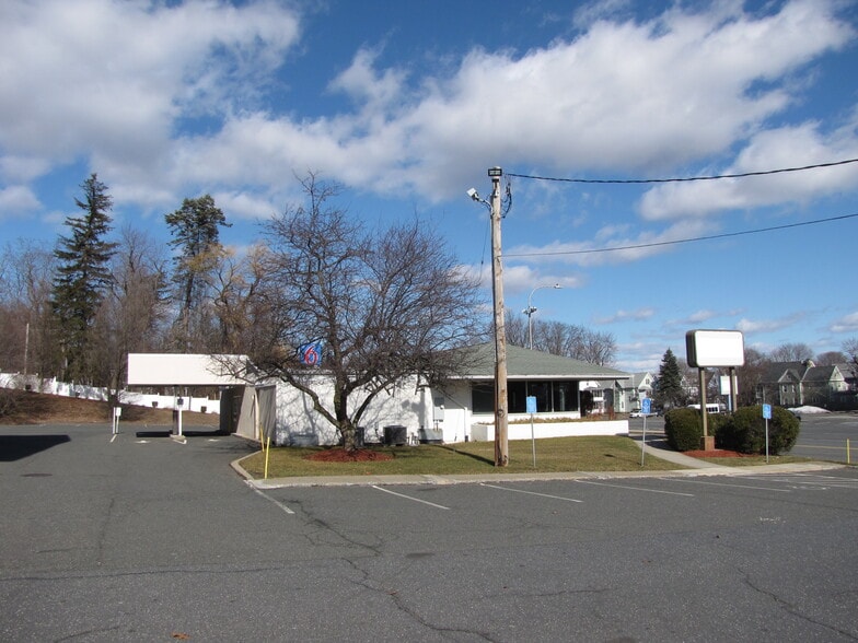 1515 Northampton St, Holyoke, MA à vendre - Photo de l’immeuble – Image 1 sur 5