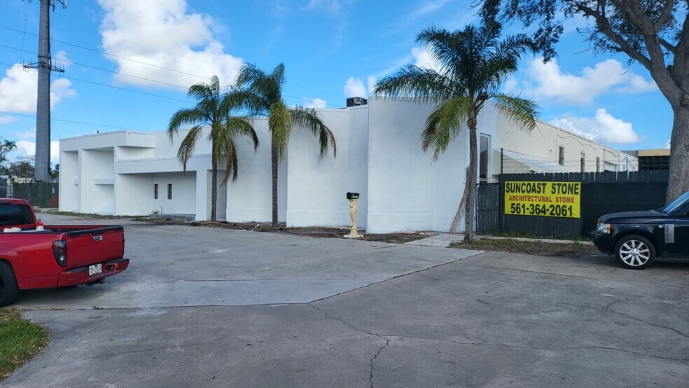 151 NW 18th Ave, Delray Beach, FL à vendre - Photo de l’immeuble – Image 2 sur 8