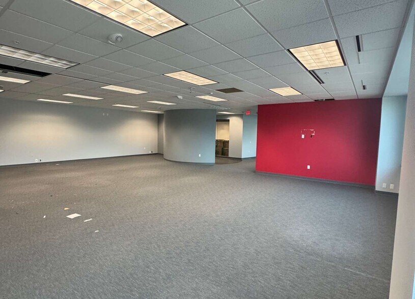 20750 Civic Center Dr, Southfield, MI à louer - Photo intérieure – Image 2 sur 3