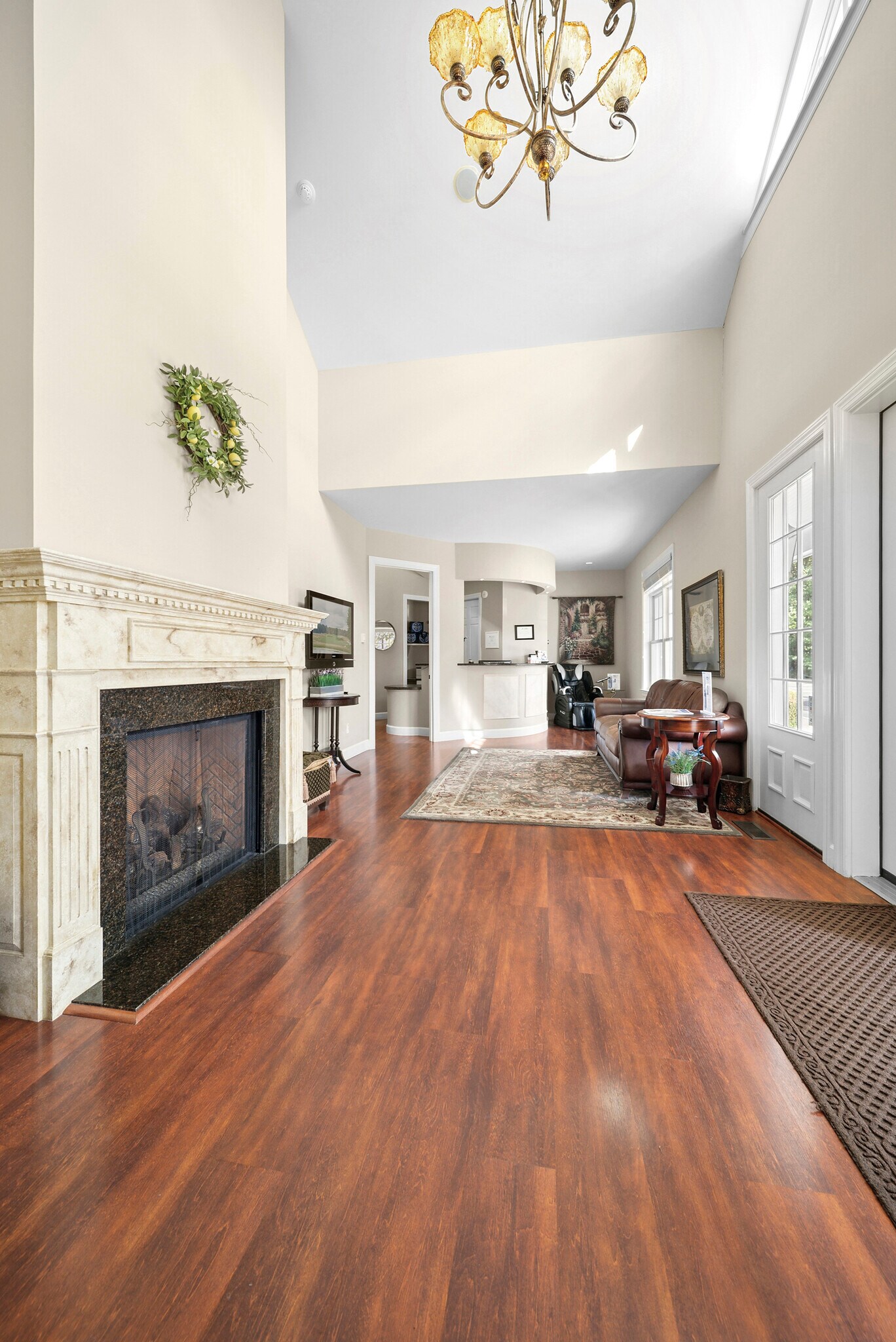 16 Old Riverhead Rd, Westhampton Beach, NY à louer Photo de l’immeuble– Image 1 sur 12