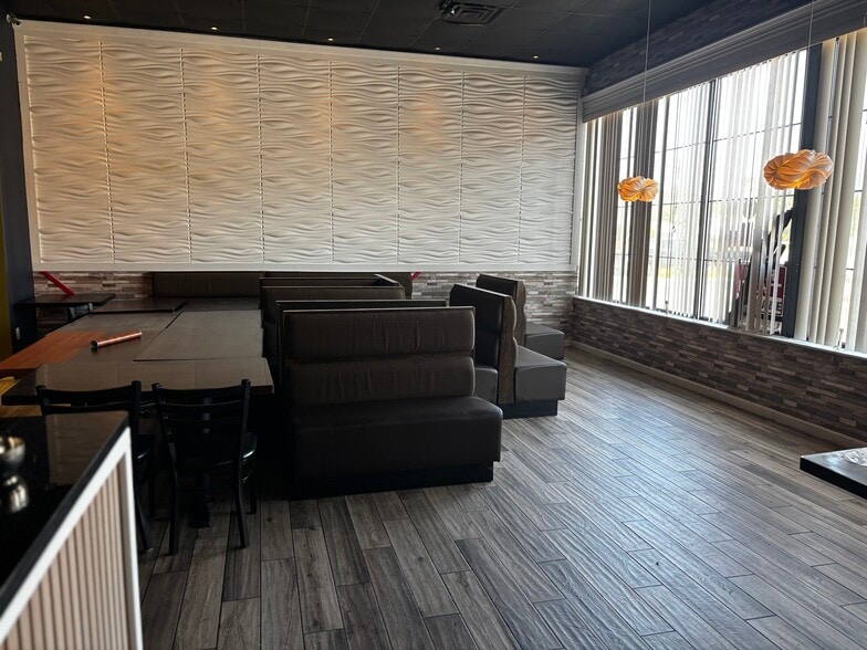 532 Pond St, Weymouth, MA à louer - Photo intérieure – Image 3 sur 7