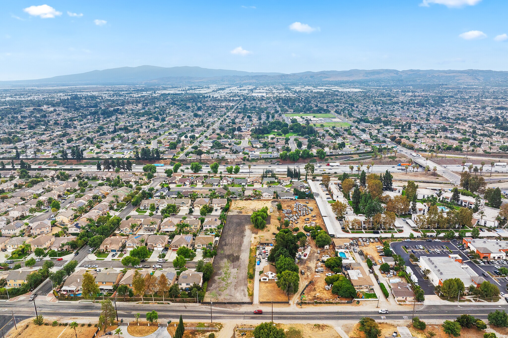 4625 Philadelphia St, Chino, CA à vendre Aérien– Image 1 sur 7
