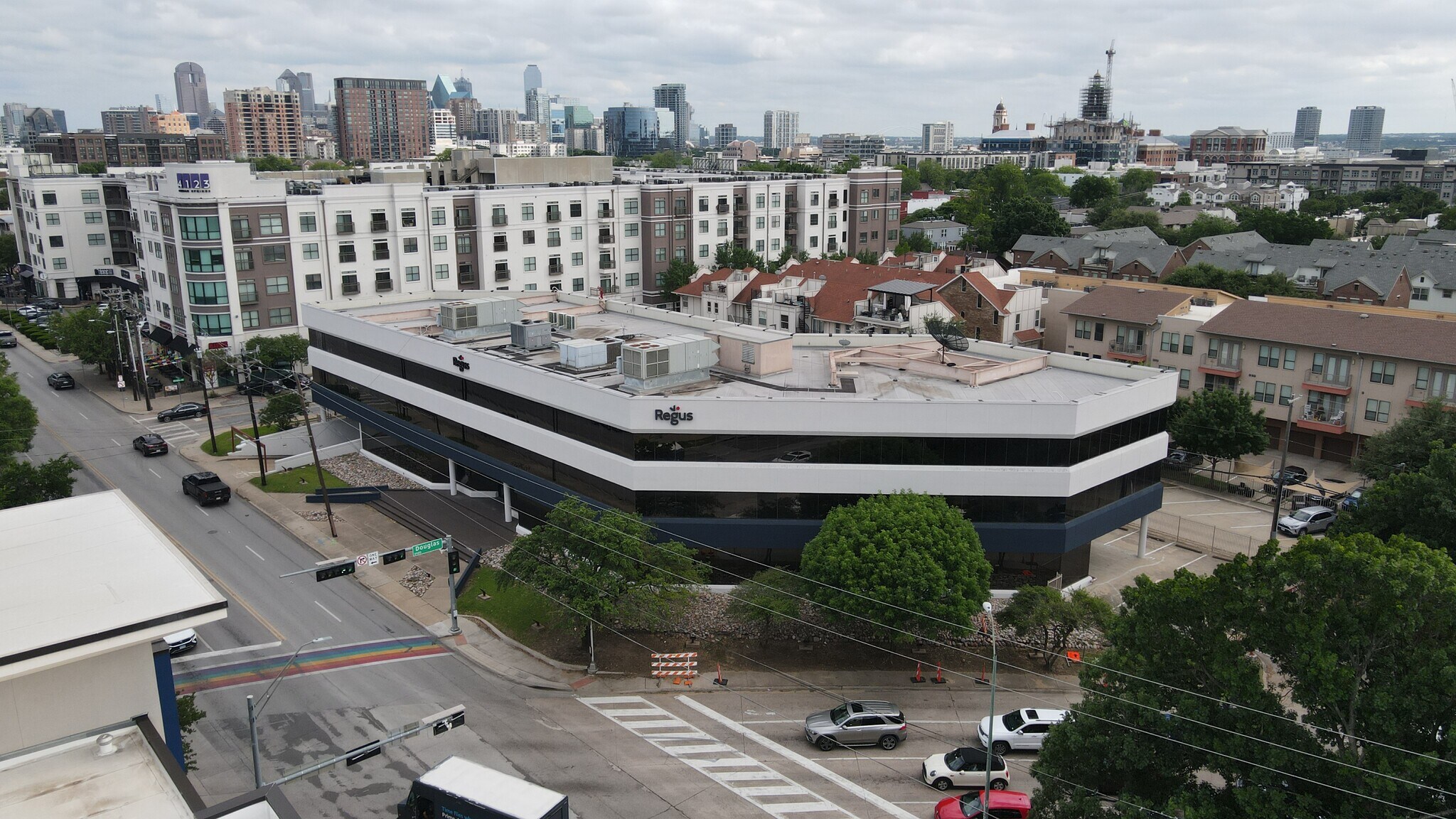 4211 Cedar Springs Rd, Dallas, TX à louer Photo principale– Image 1 sur 20