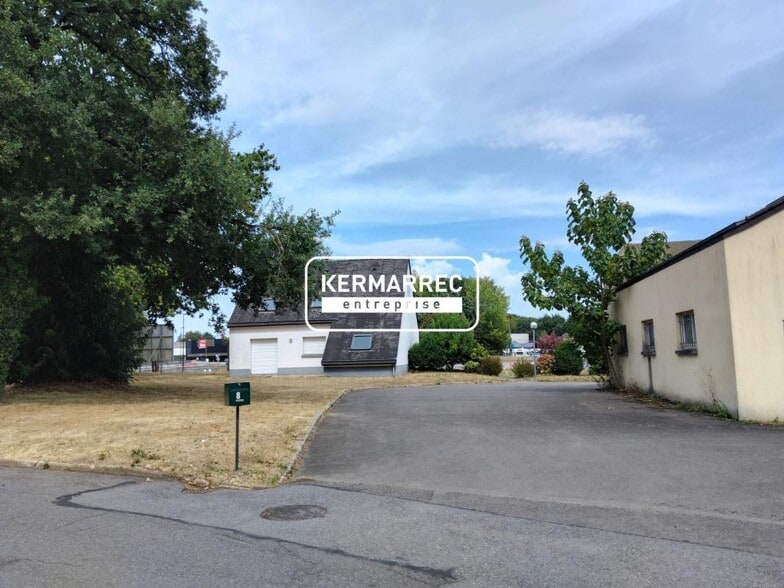 Local d'activités dans La Mézière à vendre - Photo de l’immeuble – Image 2 sur 7