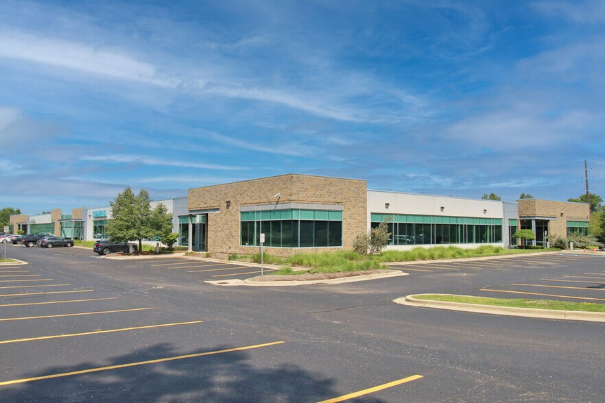 45330-45550 Commerce Center Dr, Plymouth, MI à louer - Photo principale – Image 1 sur 12