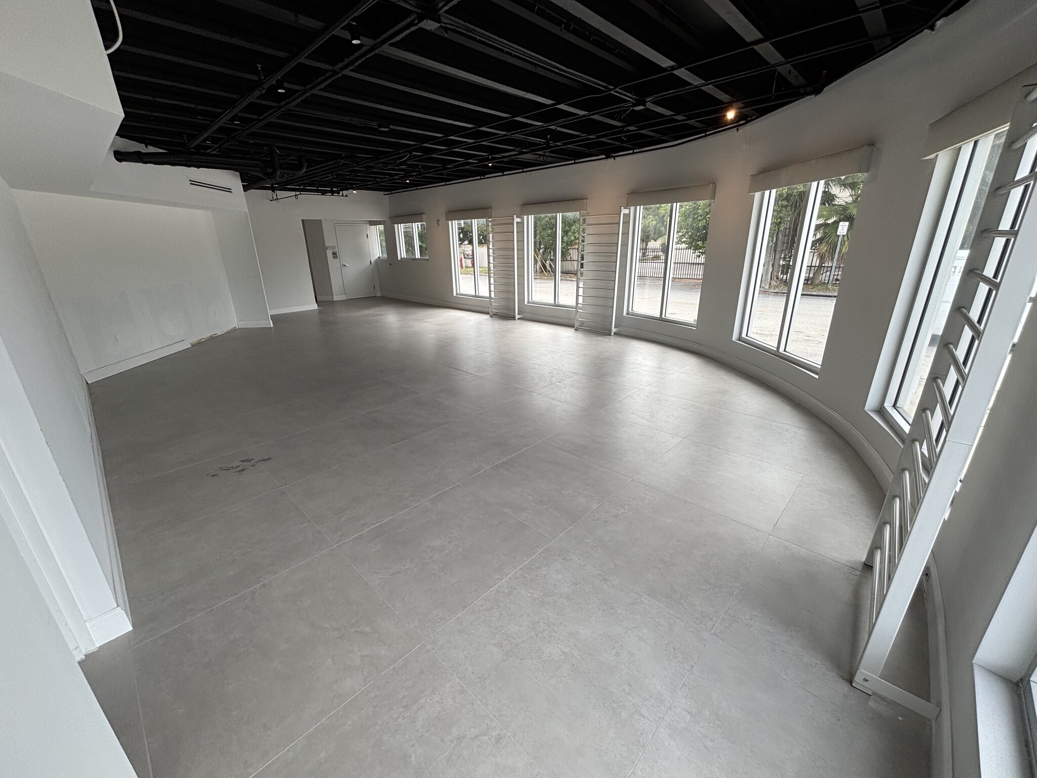 6399 Biscayne Blvd, Miami, FL à louer Photo de l’immeuble– Image 1 sur 13