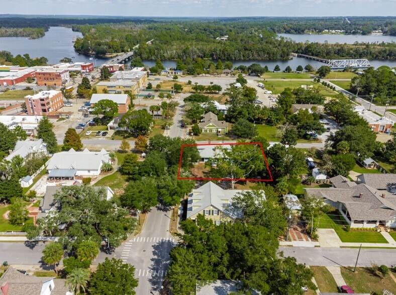 6849 Oak St, Milton, FL à louer - Photo principale – Image 1 sur 14