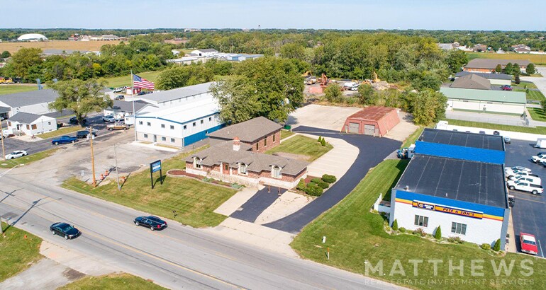 1108 E Summit St, Crown Point, IN à vendre - Photo de l’immeuble – Image 2 sur 3