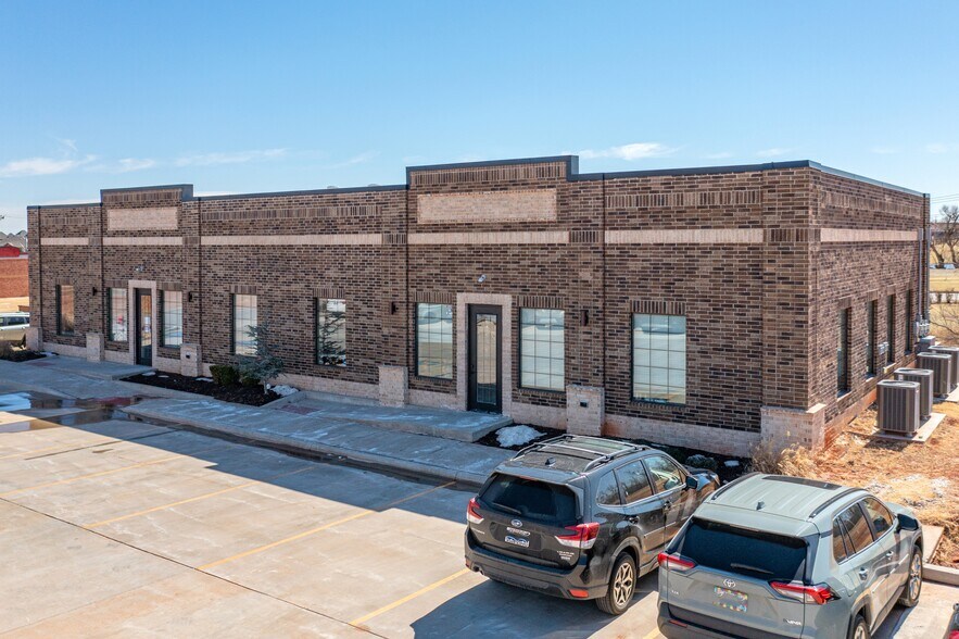 16542 N May Ave, Edmond, OK à louer - Photo principale – Image 2 sur 2