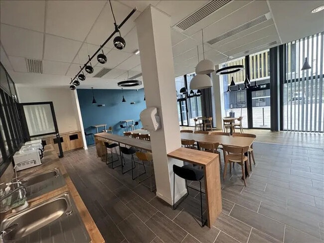 Plus de détails pour Local commercial à louer